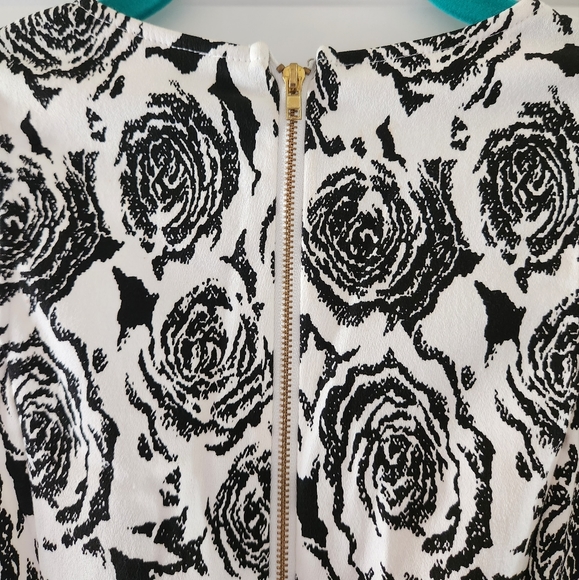 Juniors rose pattern dress - Picture 3 of 5